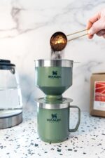 STANLEY Permanentný filter na prekvapkávanú kávu The Perfect-Brew Pour Over 590 ml Hammertone Green – Obrázok 9