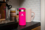 STANLEY Termohrnek The AeroLight™ Transit Mug 350 ml Pink Vibes – Obrázok 5